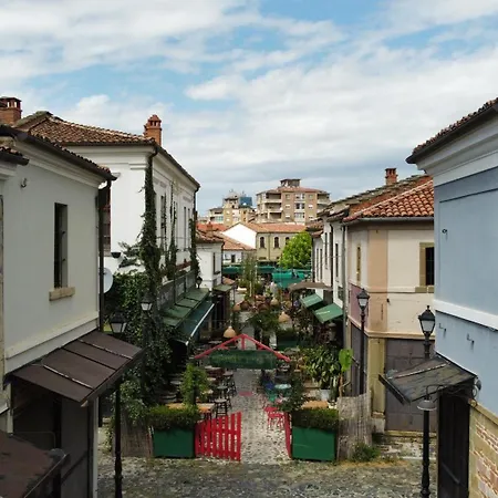 Konukevi Livealbania 3*